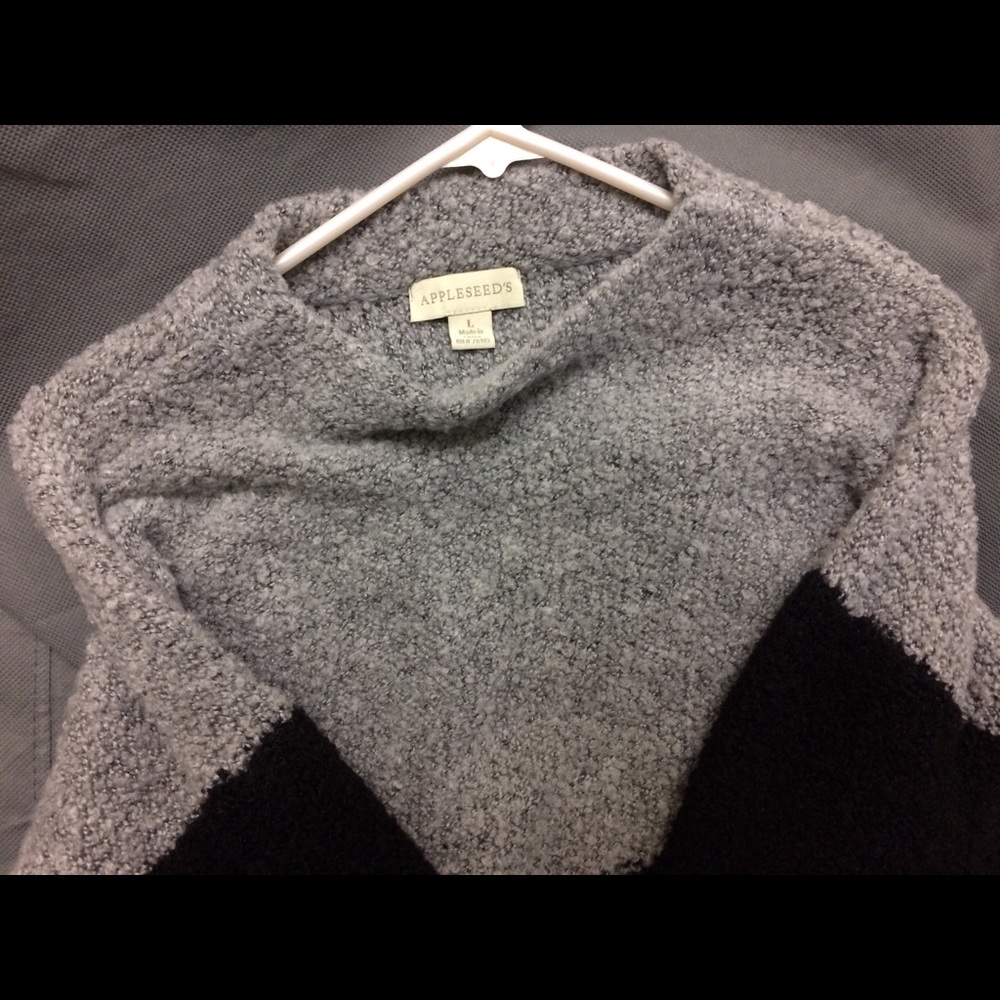 🌻 Appleseed’s Gray Black Large Comfy Bloc Sweater